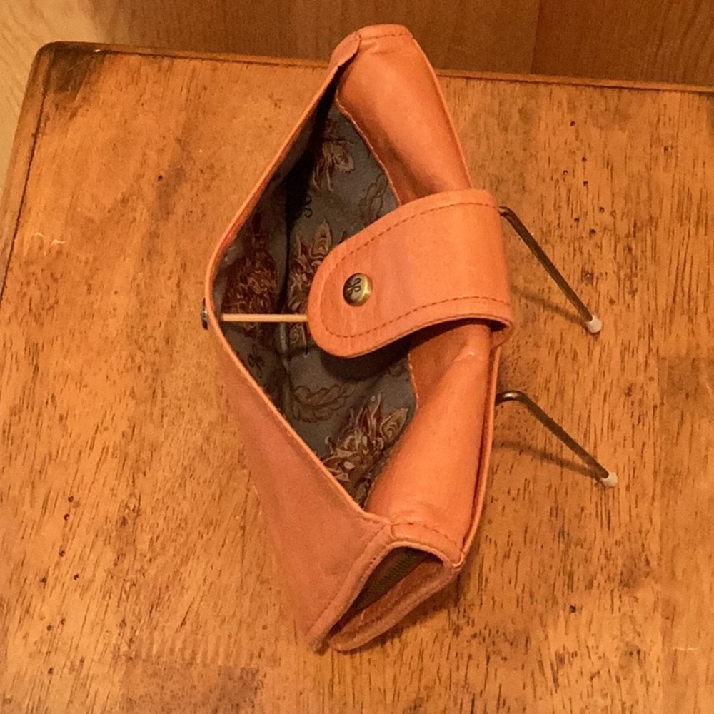 HOBO Fine Large Leather Wallet - Picture 7 of 9